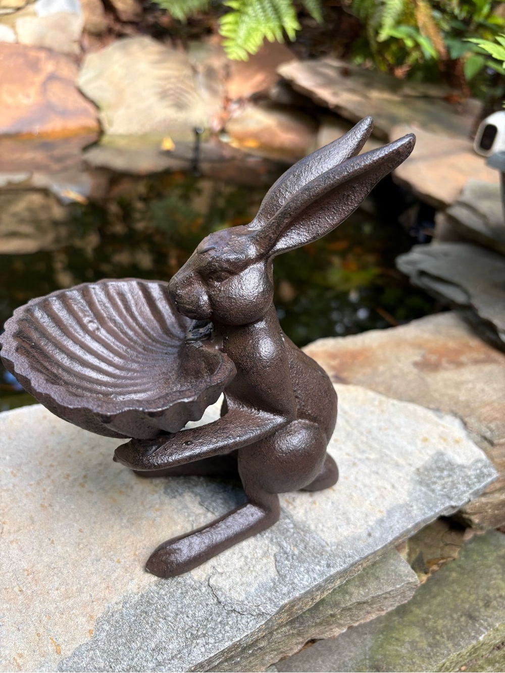 Cast Iron Rabbit Holding Shell Dish Birdfeeder Decor - Picture 1 of 3